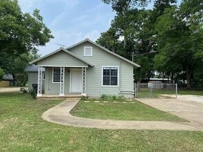 Building Photo - 605 Giddings St