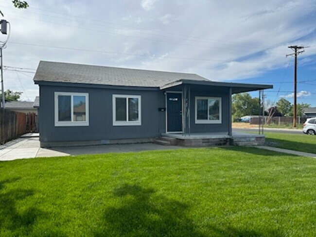 Building Photo - 1327 Tunis Ave