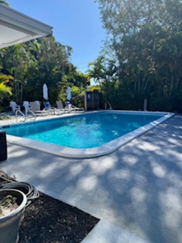 Foto del edificio - 602 NE 37th St
