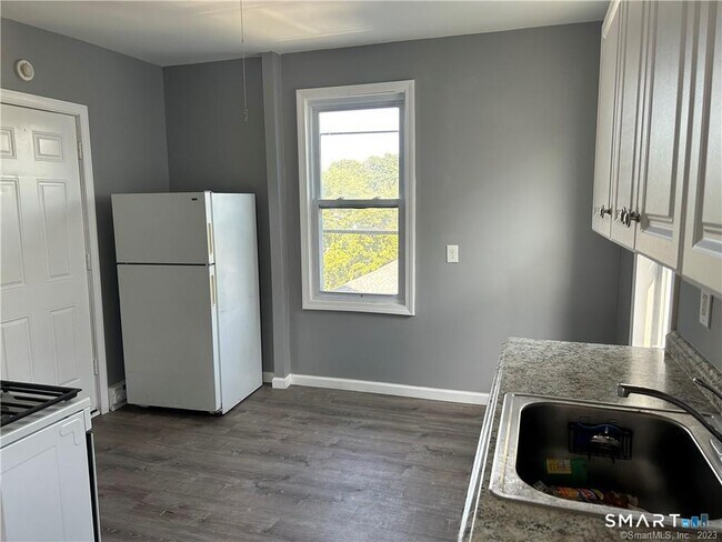 Foto del edificio - 1397 Corbin Ave