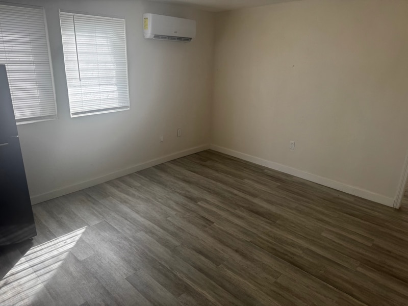 Building Photo - 1545 SE Ohio Ave