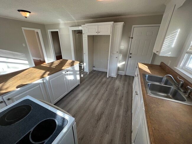 Building Photo - 210 Belmarc Dr