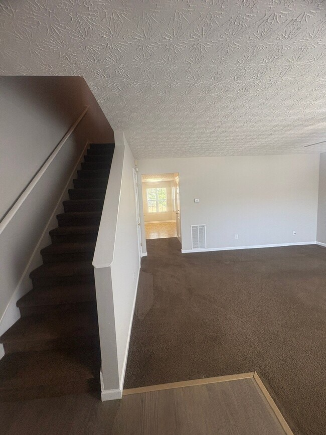 Foto del edificio - 5863 Strathmoor Manor Cir