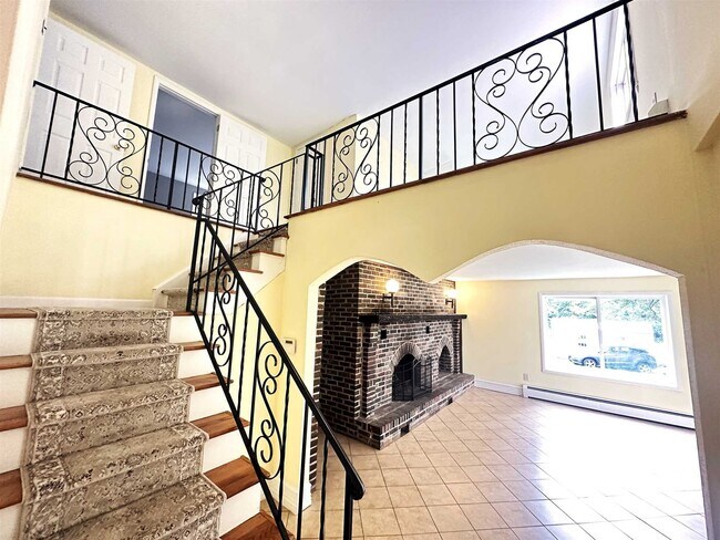 Foto del edificio - 446 Masten Rd