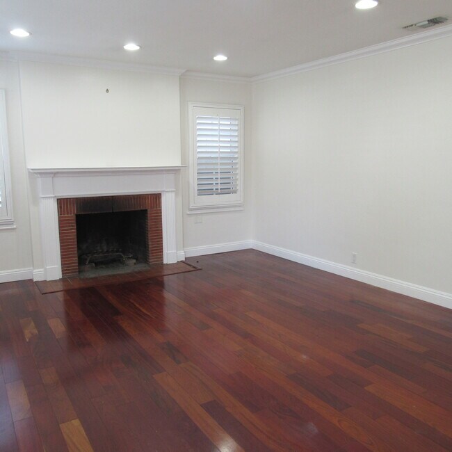 Building Photo - 48 E Forest Ave