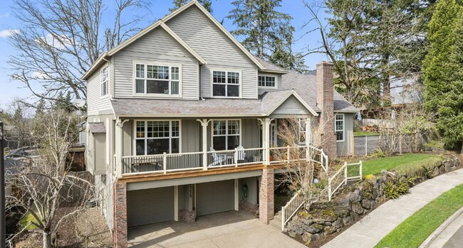 Foto del edificio - West Linn Luxury with Views, Main-Level Su...