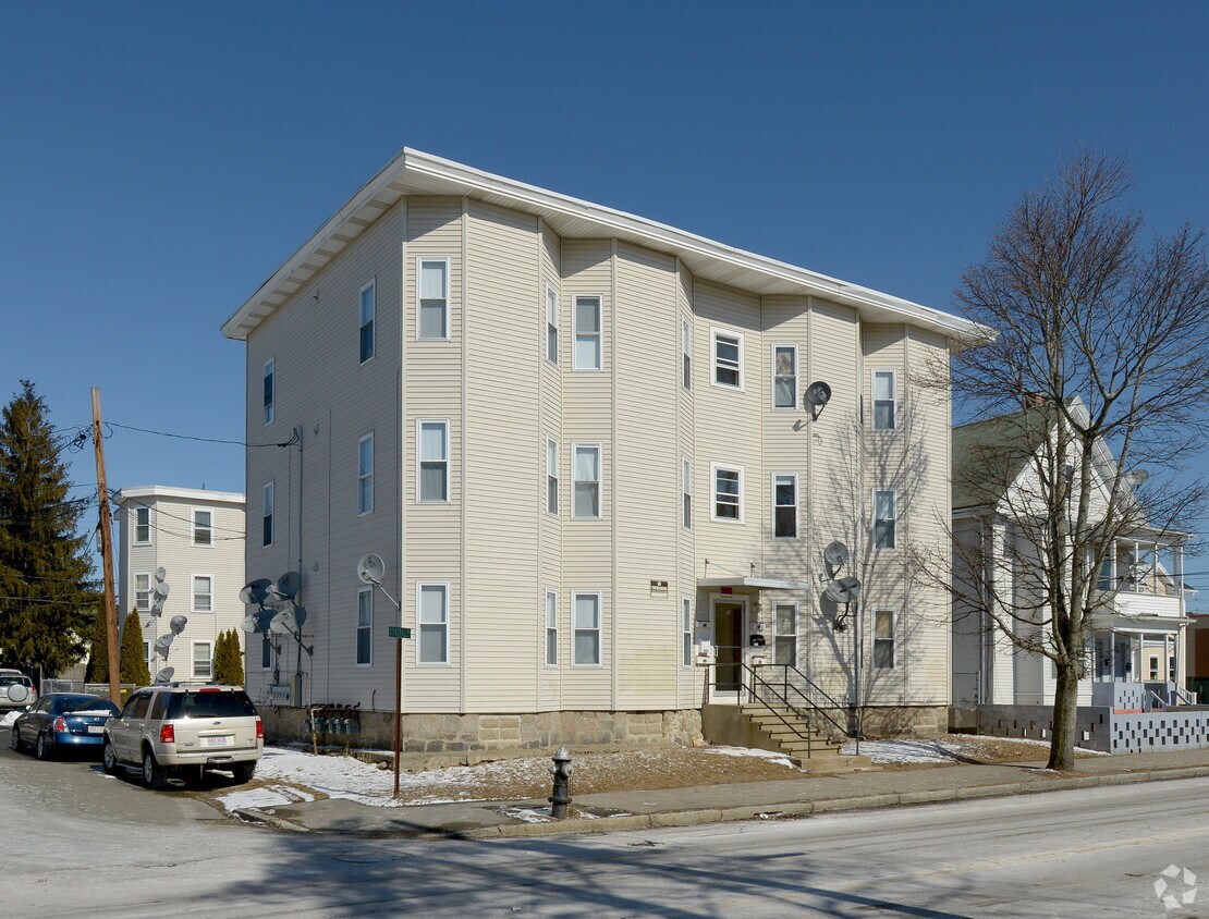 21 Forest Ave, Brockton, MA 02301 Apartments in Brockton, MA