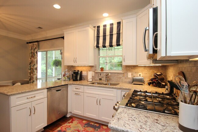 Foto del edificio - This home is so charming that you will fall in love!