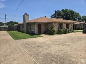 Building Photo - 2405 Springmont Ct