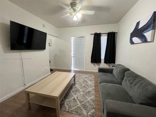 Foto del edificio - 200 NW 13th St