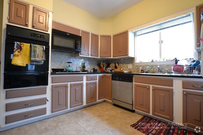 Building Photo - 67 Etna St