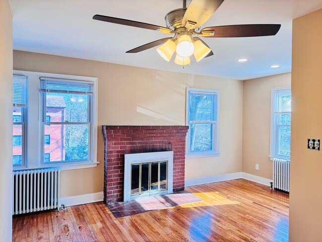 Building Photo - 908 Hudson Ave