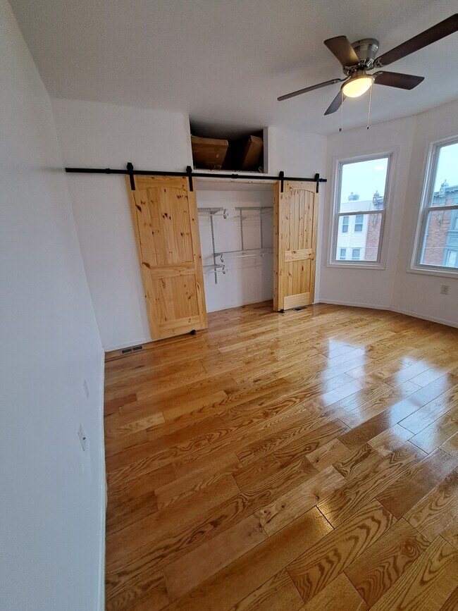 Foto del edificio - 1353 Jerome St