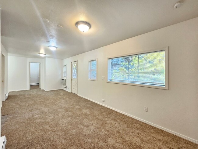 Building Photo - 828 E 11th Ave