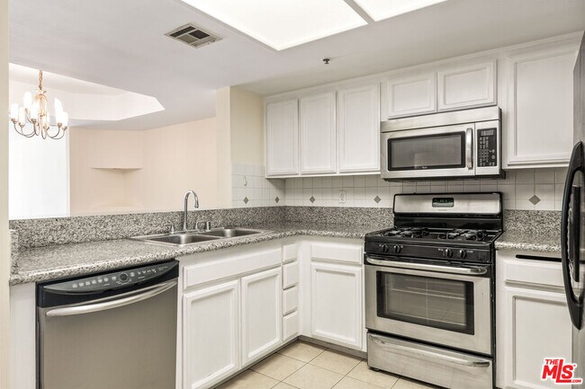 Building Photo - 4755 Templeton St