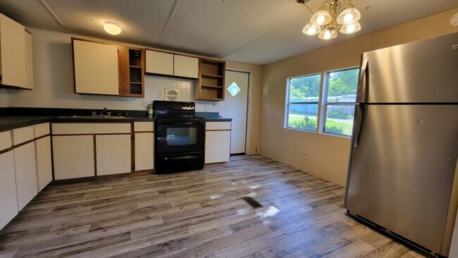 Building Photo - Freshly painted spacious 2-bedroom 1-bath home with a screened porch and storage shed.