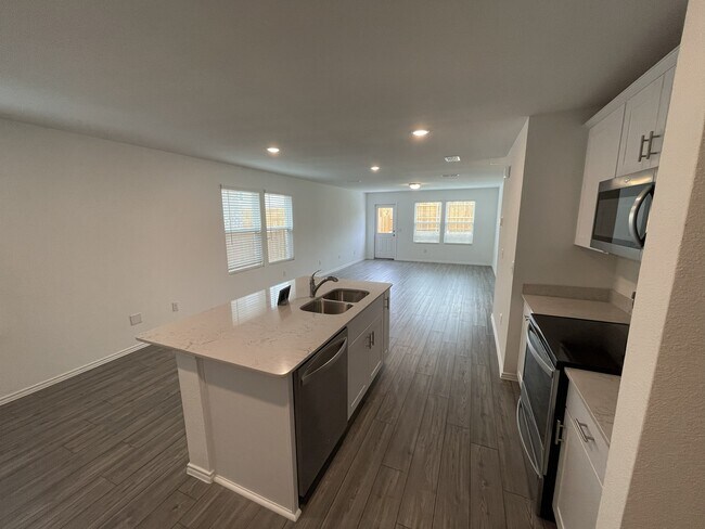 Building Photo - 825 Breakwater Dr