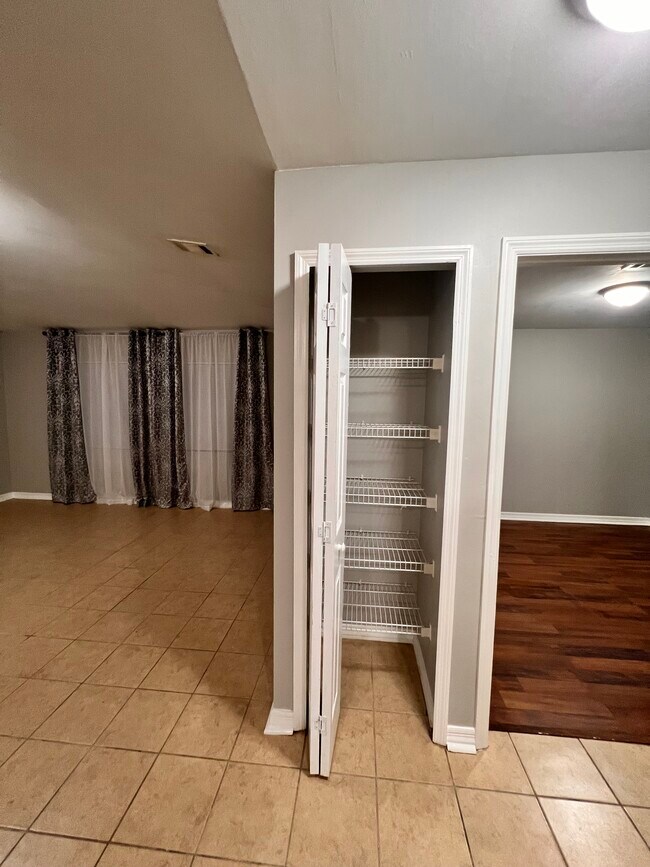 Foto del edificio - 6127 E Clay St