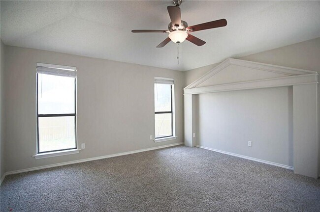 Building Photo - Spacious 3 Bedroom House in Carrollton!