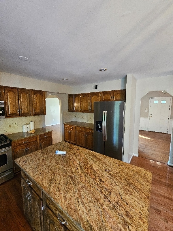 Building Photo - 2305 Holly Spring Dr