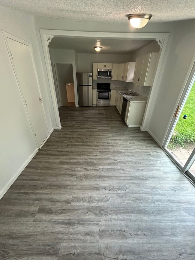 Foto del edificio - COMING SOON! 3 Bed 1.5 Bath Home! $1495.00