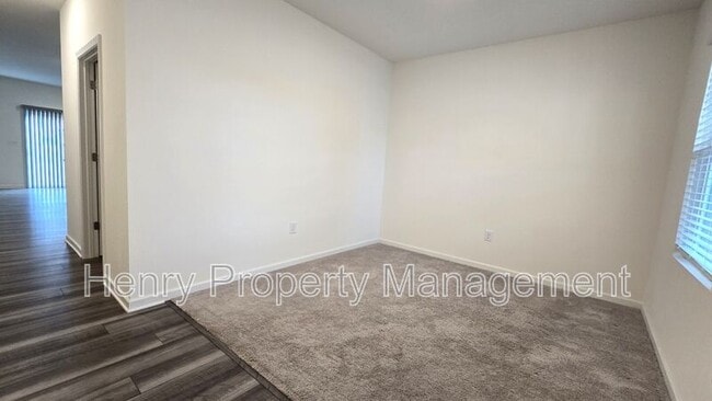 Building Photo - 14 White Hart Ct