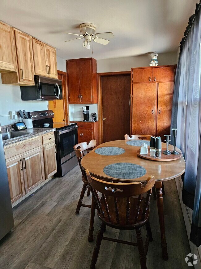 Apartments under 2,500 in Dousman WI 1 Rentals