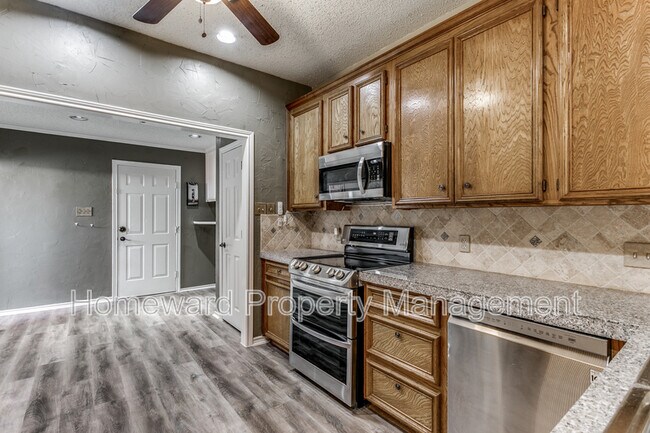 Building Photo - 2621 Cummings Dr