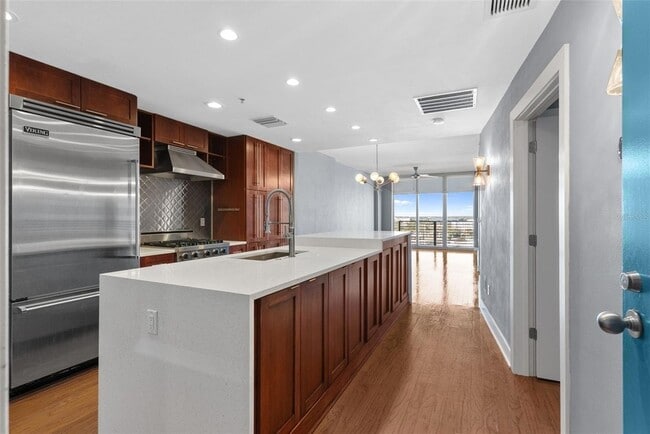 Photo - 1120 E Kennedy Blvd Apartment