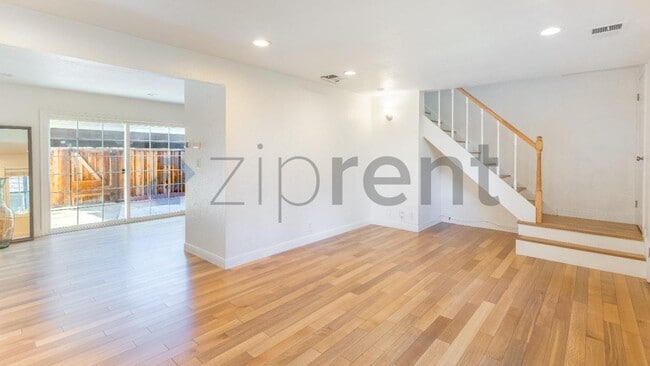 Building Photo - Unit