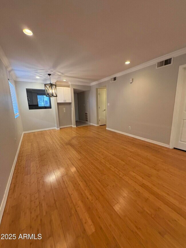 Foto del edificio - 414 E Bruce Ave