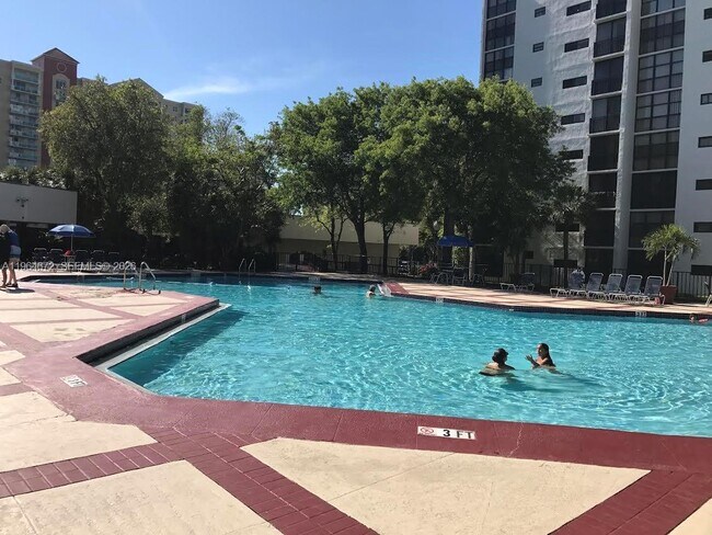 Foto del edificio - 16919 N Bay Rd