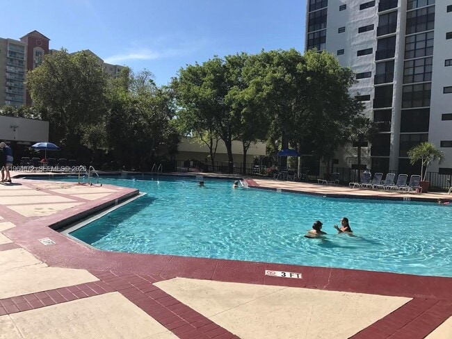 Building Photo - 16919 N Bay Rd