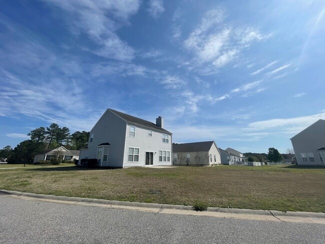 Building Photo - 4476 Farm Lake Dr