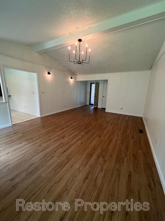 Foto del edificio - 3105 E Louisville St