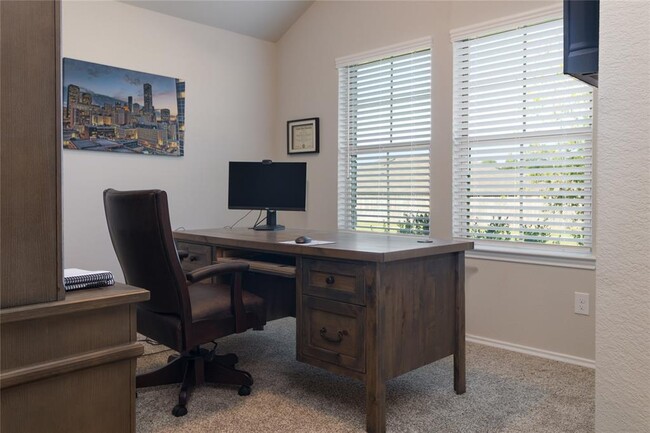 Foto del edificio - 5921 Warm Bungalow Ln