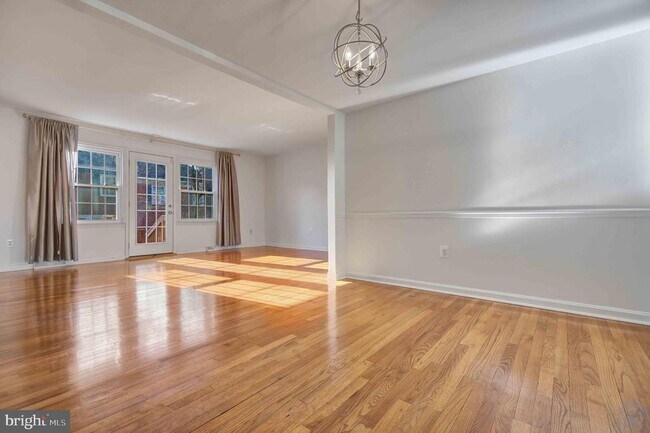 Building Photo - 1520 Birdwood Ct