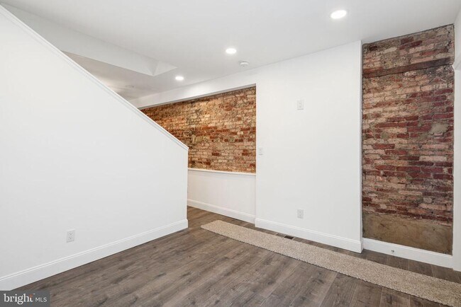 Foto del edificio - 1219 Montrose St