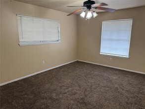 Building Photo - 609 Sunset Ln