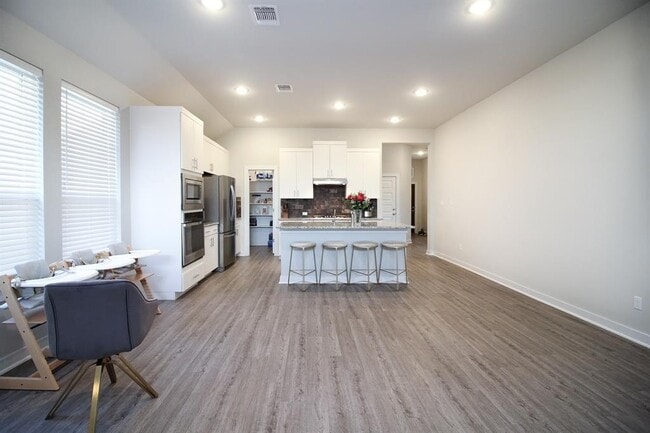 Building Photo - 140 High Plains Dr