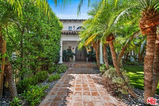 Building Photo - 9928 Toluca Lake Ave