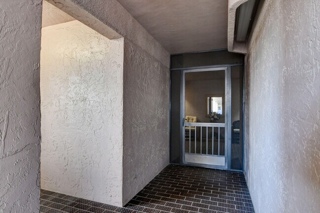 Building Photo - 4770  Fountains Drive 407 Lake Worth Fl 33467