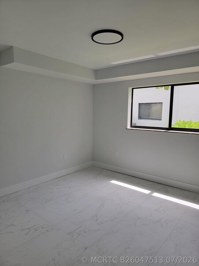Foto del edificio - 240 SW 7th St