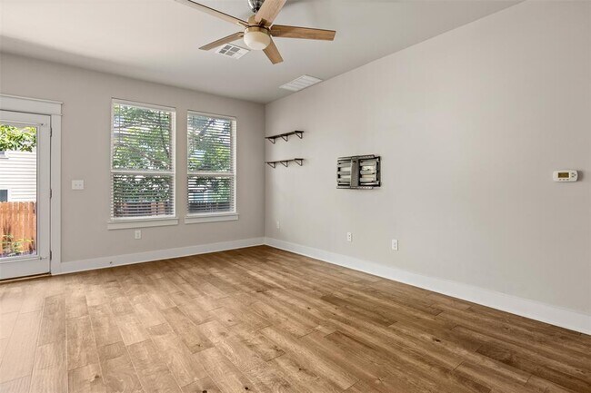 Building Photo - 13501 Metric Blvd