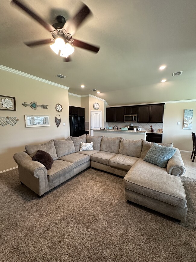 Living area/ kitchen - 264 Oxford Dr