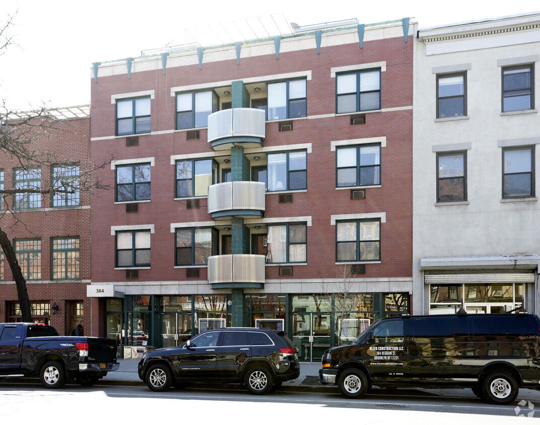 Foto del edificio - 384-386 Atlantic Ave