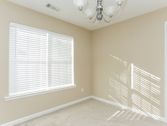 Building Photo - 35 Willow Crest Dr