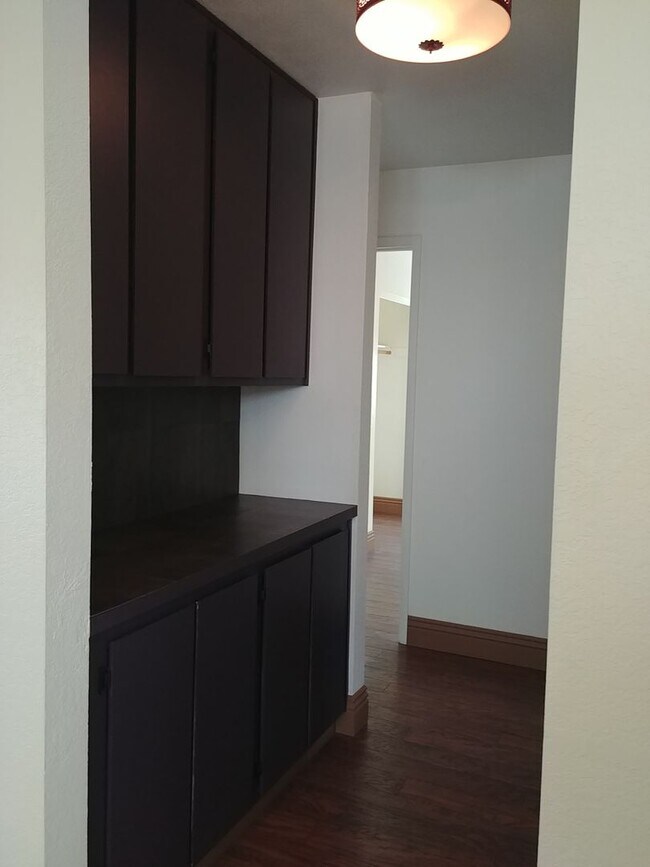 Foto del edificio - COMING SOON!  Charming bright 3bd/2ba/2car...