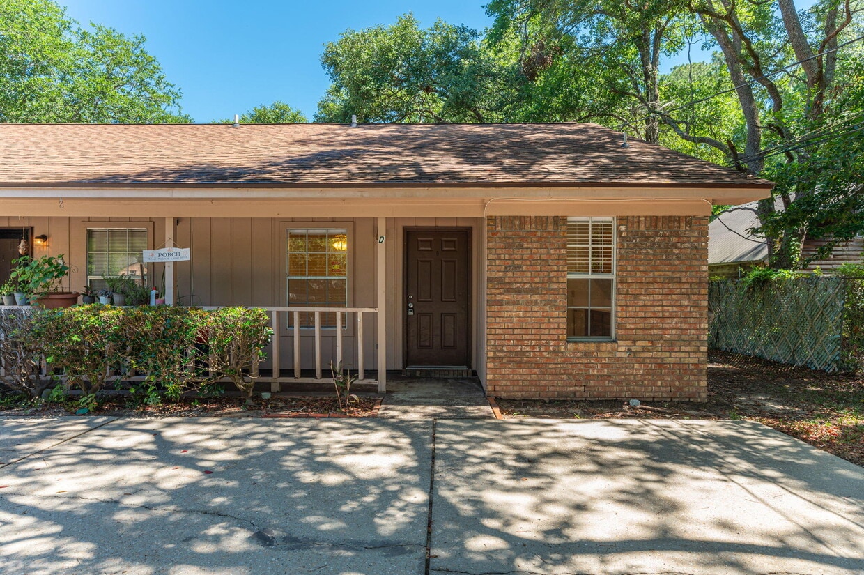 Primary Photo - 1631 Valparaiso Blvd