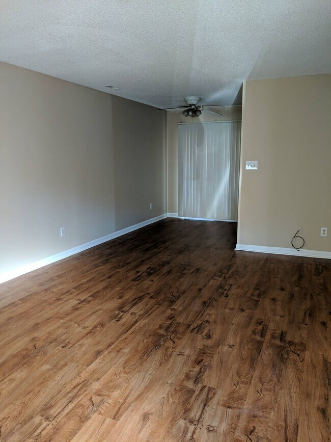 Building Photo - 1405 Forest Knolls Cir SE